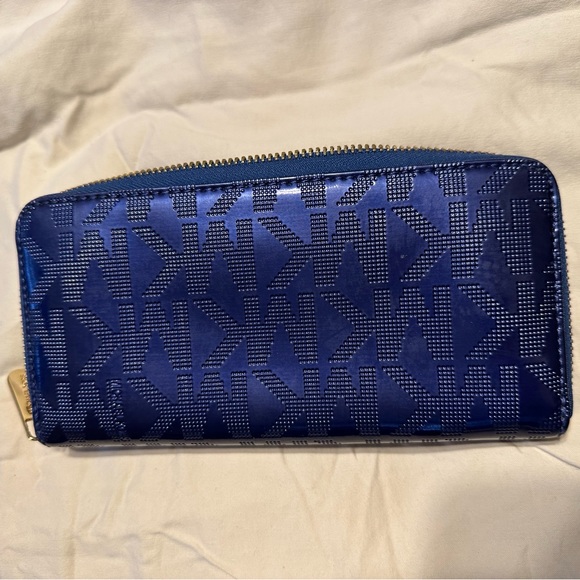 Michael Kors metallic blue bag with matching wallet - Picture 9 of 11